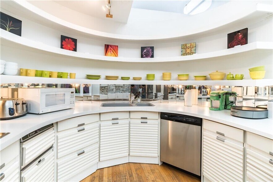 More Photos Of 410 E 6th St, Austin Storefront Retail Residential For Lease