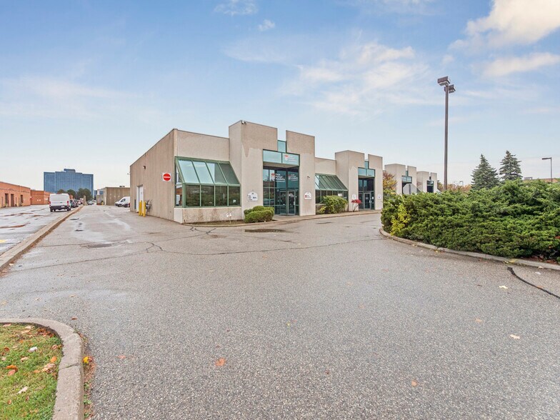 More Photos Of 175 W Beaver Creek Rd, Richmond Hill Light Distribution For Sale