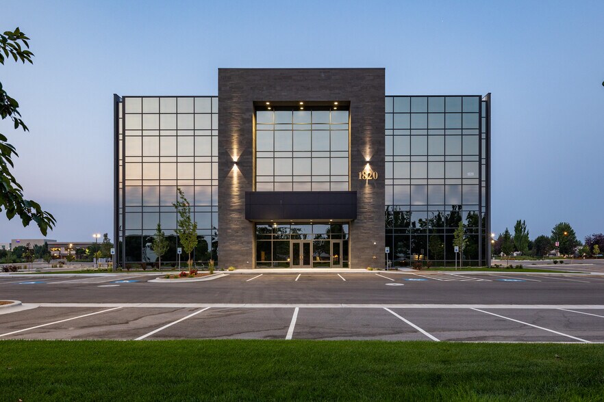 More Photos Of 1820 S Silverstone Way, Meridian Office For Lease