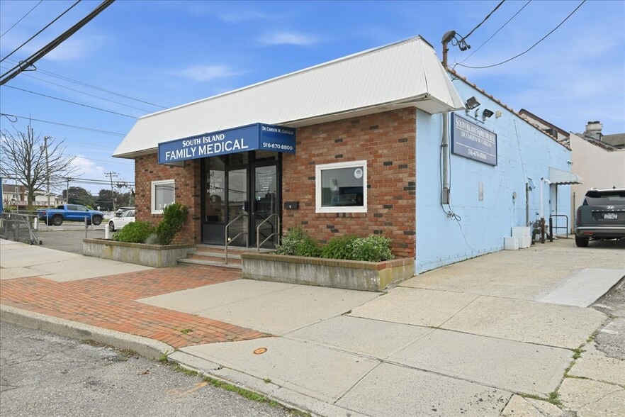 More Photos Of 3 California Pl S, Island Park Medical For Sale