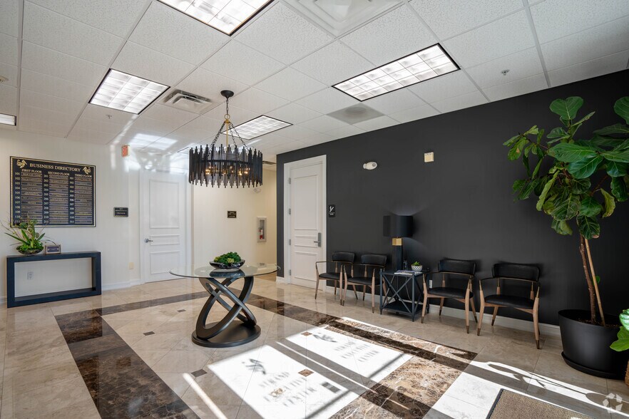 More Photos Of 5621 Strand Blvd, Naples Unknown For Lease