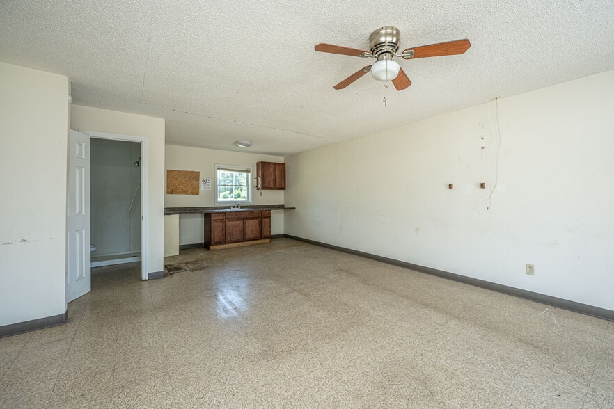 More Photos Of 1058 Edgewater Rd, Pineville Hotel For Sale
