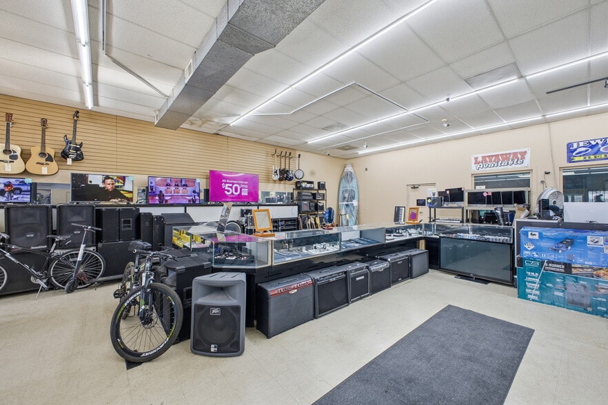 More Photos Of 3210 E Main St, Columbus Freestanding For Sale