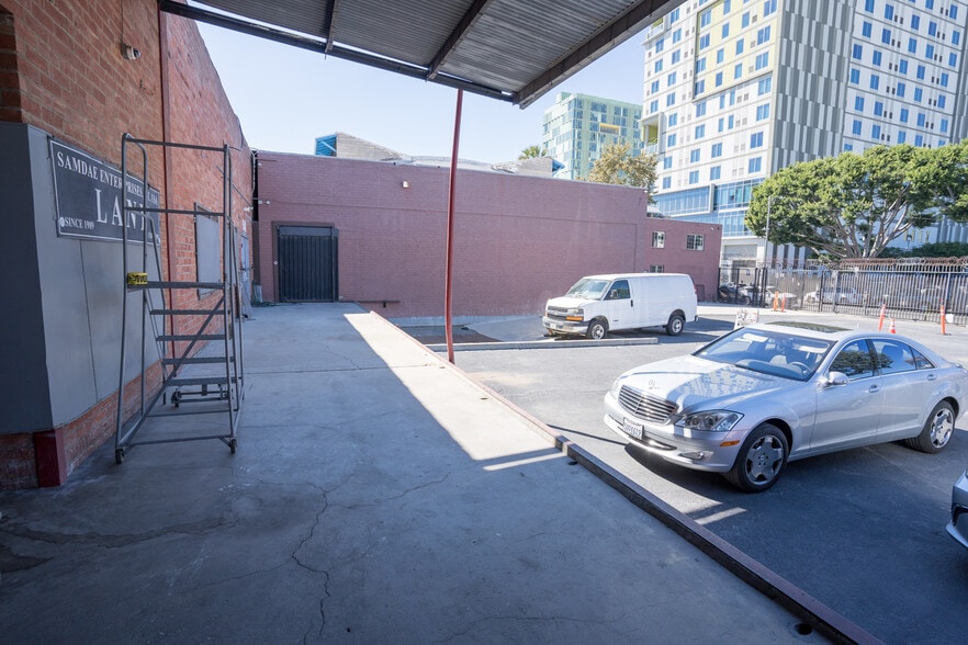 More Photos Of 540-564 S Crocker st, Los Angeles Industrial For Sale