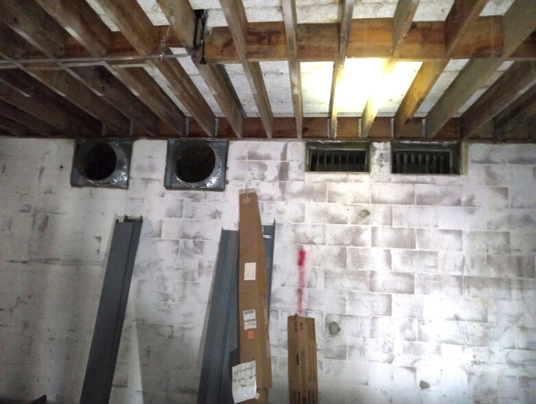 More Photos Of 10201 Abercorn St, Savannah Bar For Lease