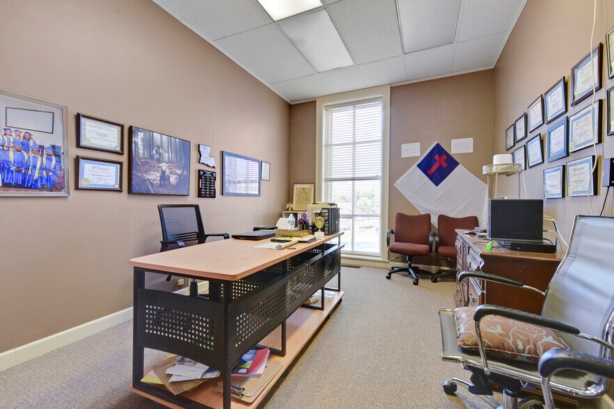 More Photos Of 120 S Liberty St, Independence Office For Sale