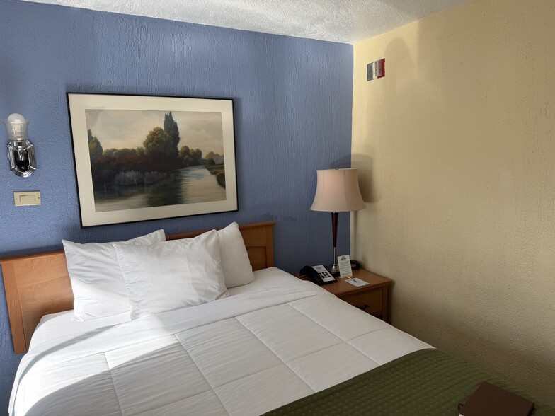 More Photos Of 9100 Aurora Ave N, Seattle Hotel For Sale