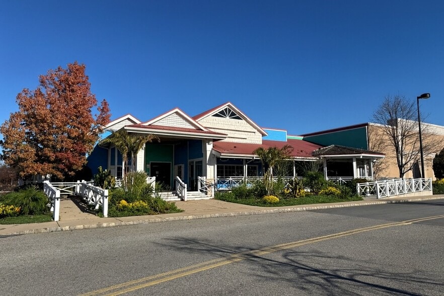 Primary Photo Of 101 Route 23 S, Wayne Restaurant For Lease
