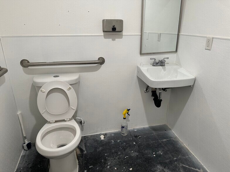 More Photos Of 5102-5108 Azusa Canyon Rd, Irwindale Unknown For Lease