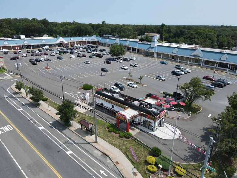 Primary Photo Of 300-318 Portion Rd, Ronkonkoma Unknown For Lease