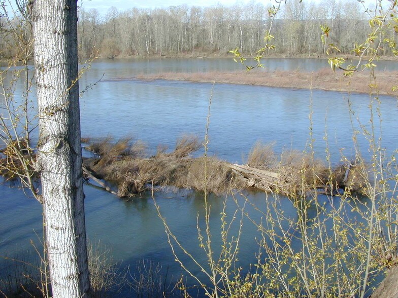 More Photos Of 2111 Front St, Salem Office For Lease