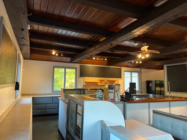 More Photos Of 35-A Solomon Pond Rd, Northborough Restaurant For Lease