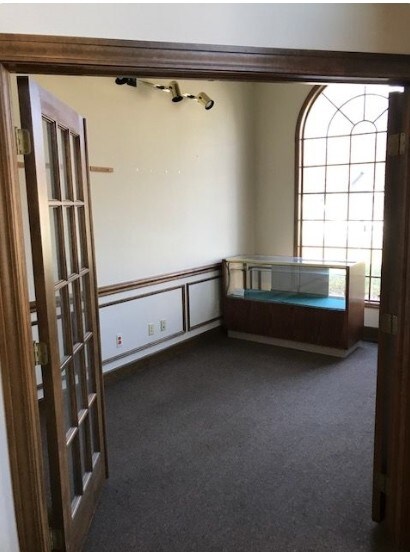 More Photos Of 4345 Meigs Ave, Waterford Office For Lease