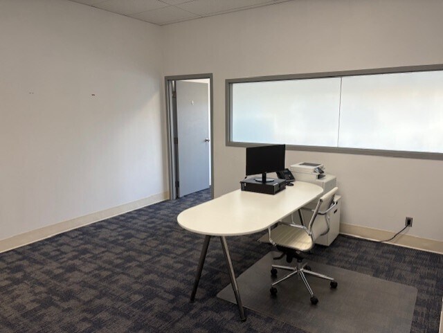 More Photos Of 1512 Woodland Dr, Saline Warehouse For Lease