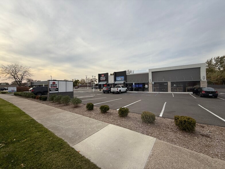 More Photos Of 31301 Harper Ave, Saint Clair Shores Restaurant For Lease