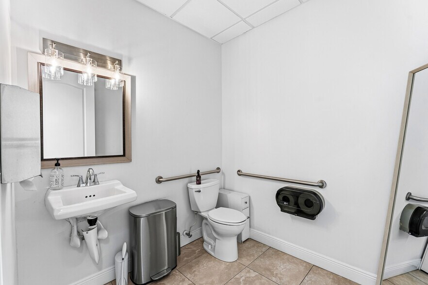 More Photos Of 250-300 SW Monterey Rd, Stuart Freestanding For Lease