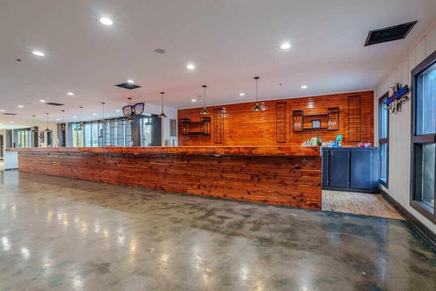 More Photos Of 4840 Hatch Blvd, Muscle Shoals Restaurant For Sale