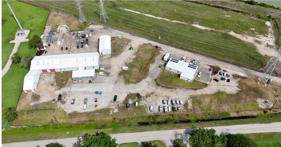 More Photos Of 2309 Zapata St, Freeport Warehouse For Lease