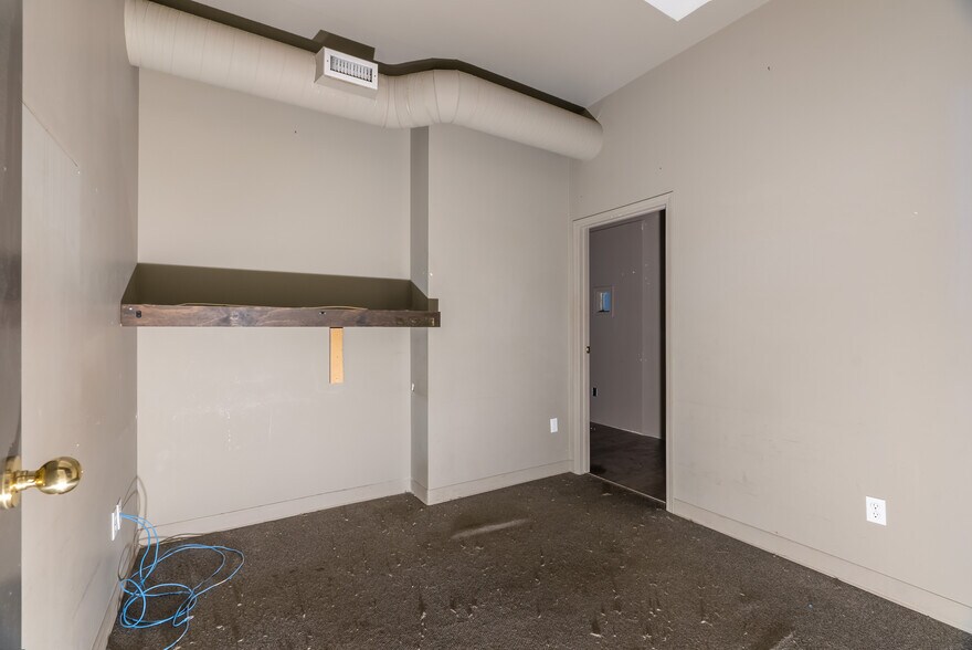 More Photos Of 9612 Franklin Av, Fort McMurray Freestanding For Lease