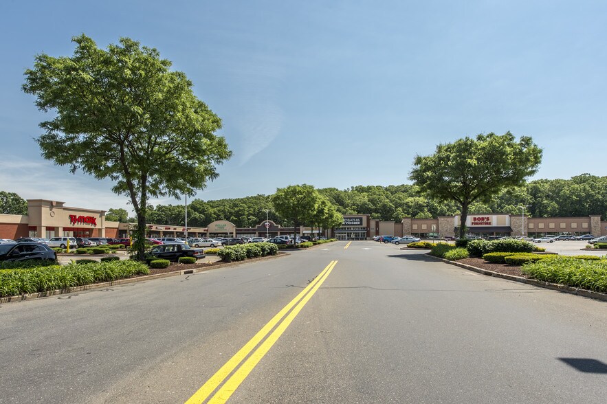 More Photos Of 835-875 Queen St, Southington Unknown For Lease