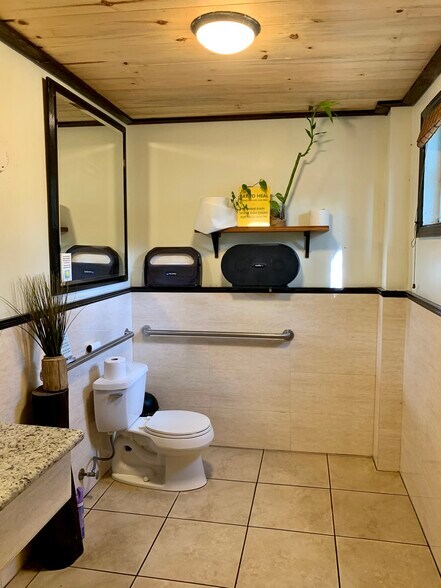 More Photos Of 3036 Waialae Ave, Honolulu Restaurant For Sale