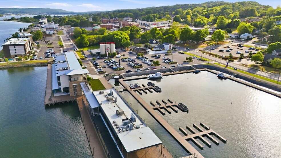 More Photos Of 320 Blount Ave, Guntersville Specialty For Sale