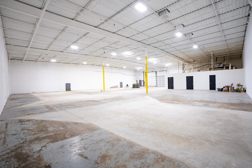 More Photos Of 2626 Sea Harbor Rd, Dallas Warehouse For Sale