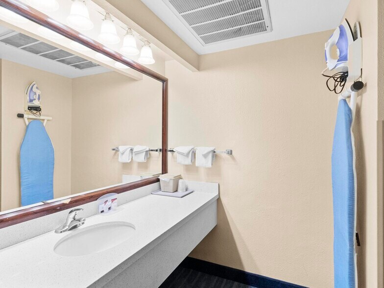 More Photos Of 850 S Bluff St, Saint George Hotel For Sale