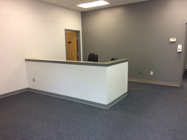 More Photos Of 289 N Plank Rd, Newburgh Office For Lease
