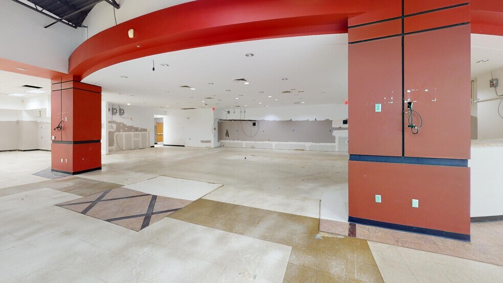 More Photos Of 6514 N Tryon St, Charlotte Freestanding For Lease