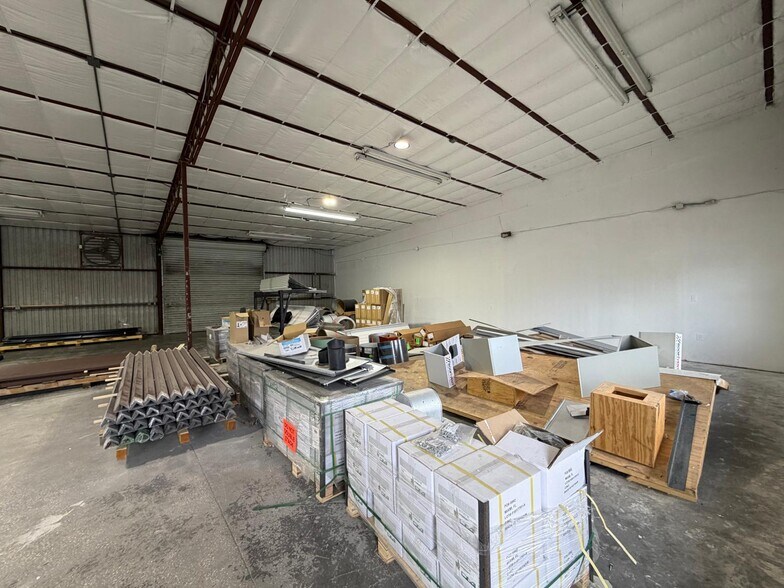 More Photos Of 904 Jan-Mar Ct, Clermont Flex For Lease