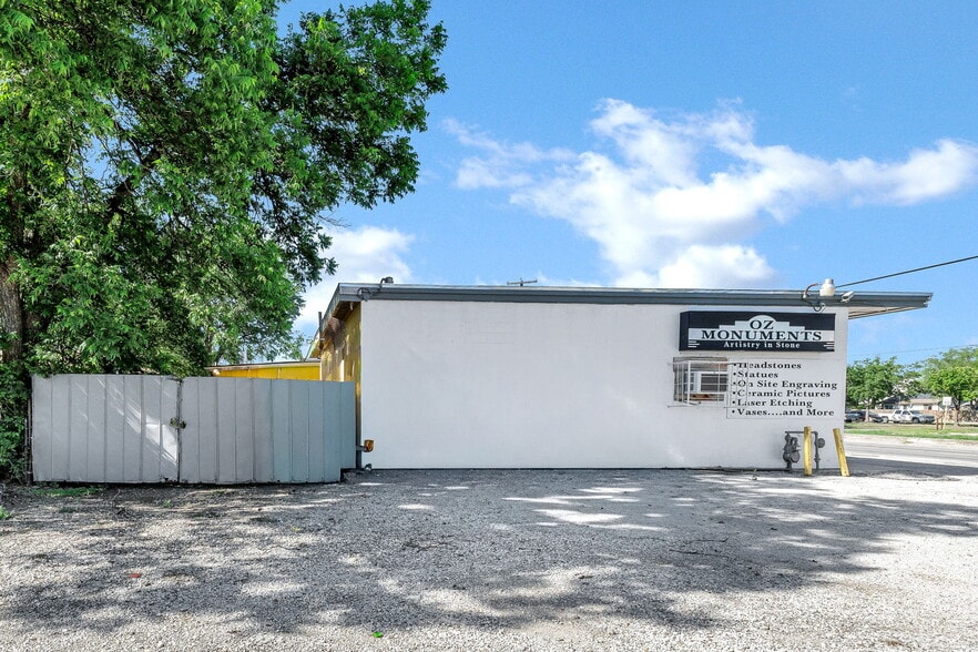 More Photos Of 1359 Kirk Pl, San Antonio Freestanding For Sale