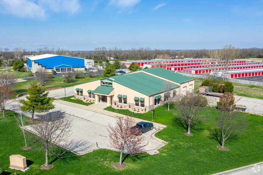 More Photos Of 23410 W 79th St, Shawnee Light Distribution For Lease