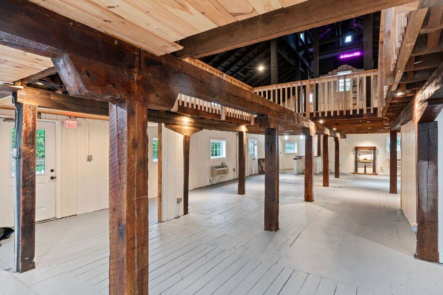 More Photos Of 20704 Ashburn Rd, Ashburn Unknown For Lease