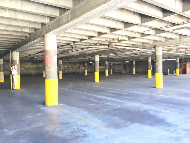 More Photos Of 955 Sansome St, San Francisco Parking Garage For Lease