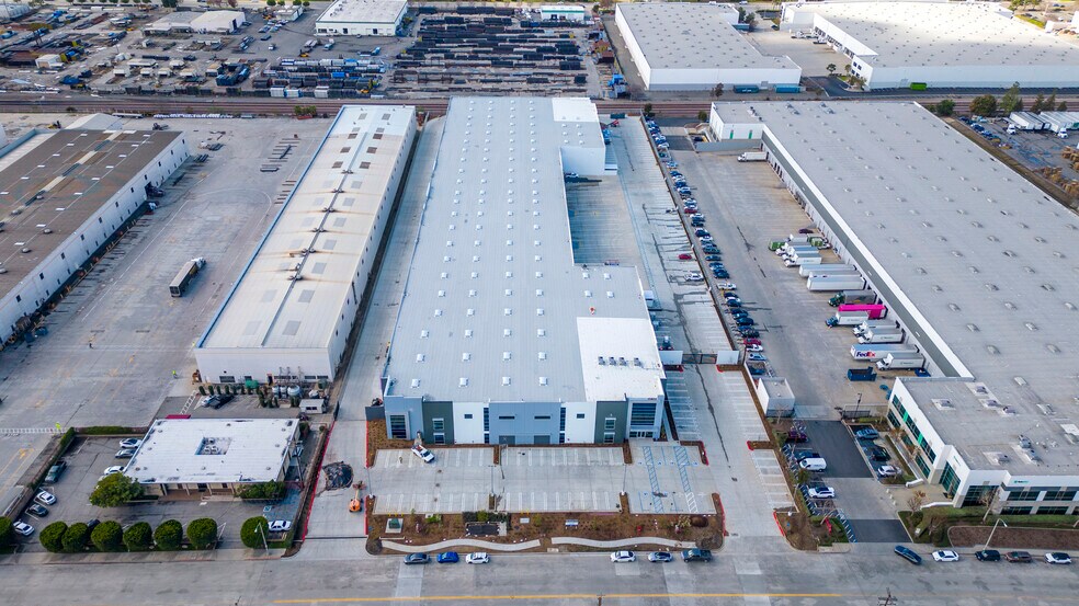 More Photos Of 11401 Greenstone Ave, Santa Fe Springs Distribution For Lease