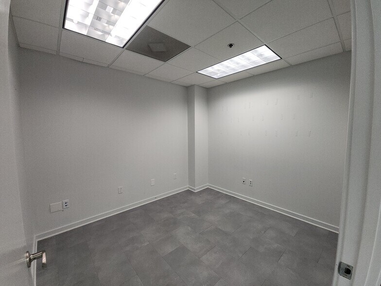 More Photos Of 333 1st St N, Jacksonville Beach Office For Lease
