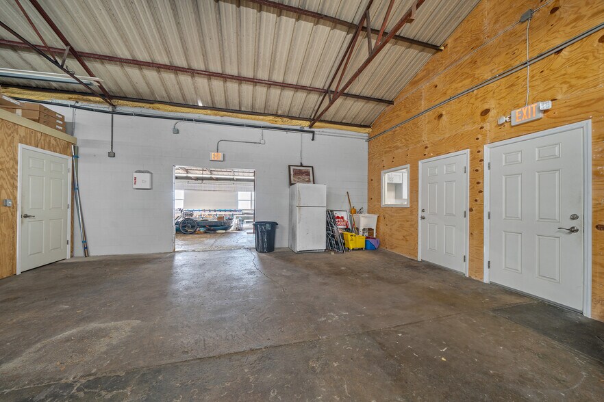 More Photos Of 943 NW 17th Ave, Ocala Warehouse For Sale