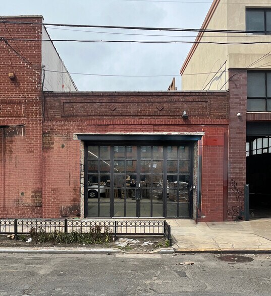 More Photos Of 32 Meadow St, Brooklyn Warehouse For Lease