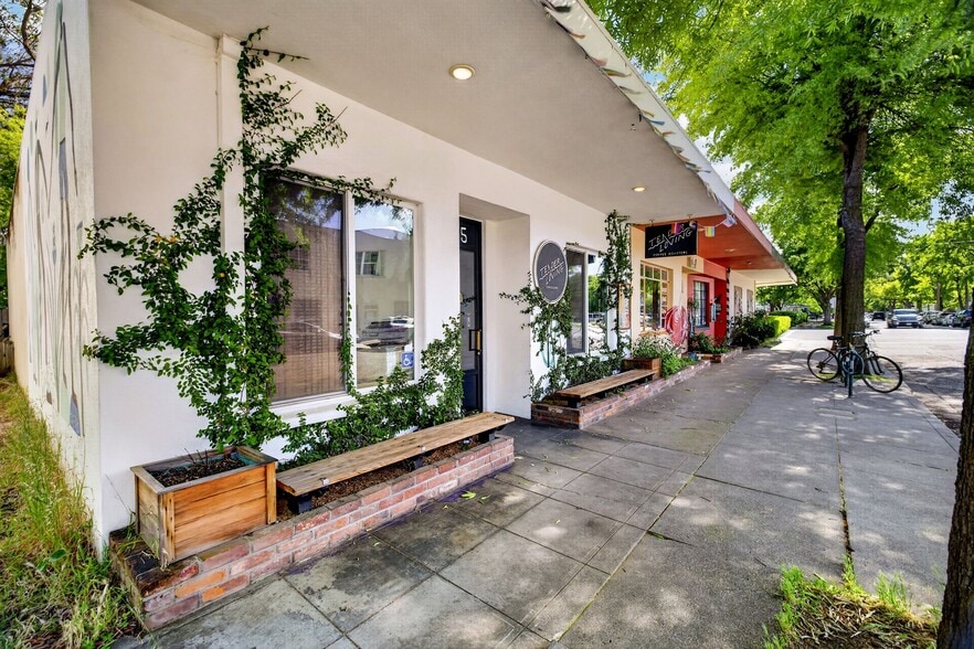 More Photos Of 351 E 6th St, Chico Movie Theatre For Sale
