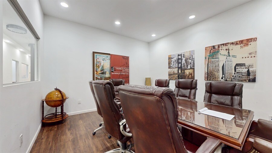 More Photos Of 26-32 Bond St, Westbury Loft Creative Space For Lease