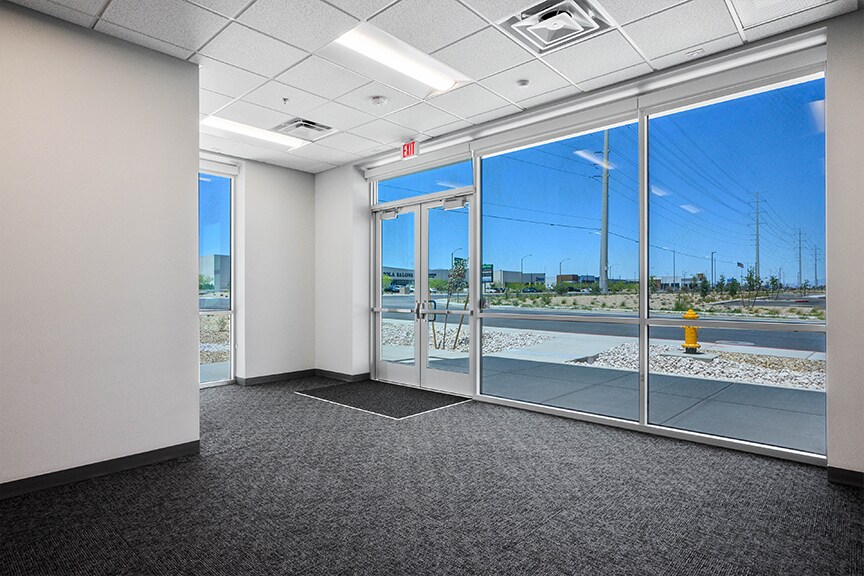 More Photos Of 9590 S Rainbow Blvd, Las Vegas Distribution For Lease