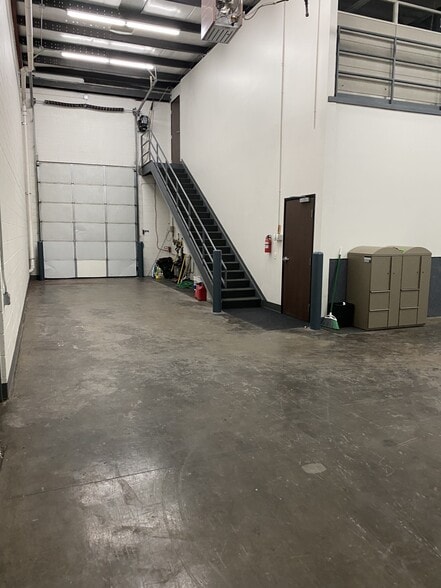 More Photos Of 7081 E 56th Ave, Commerce City Showroom For Lease