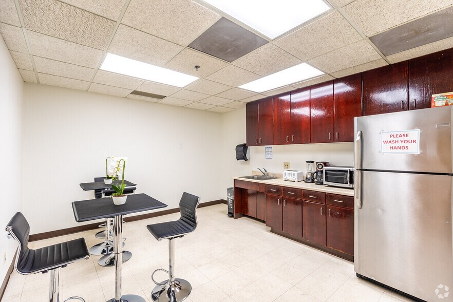 More Photos Of 23133 Hawthorne Blvd, Torrance Medical For Lease
