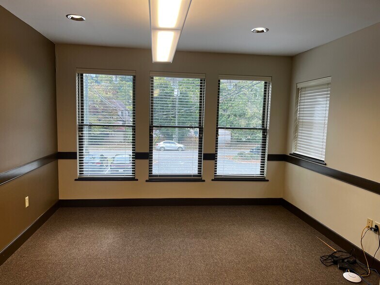 More Photos Of 5 Kitchen Pl, Asheville Office For Lease
