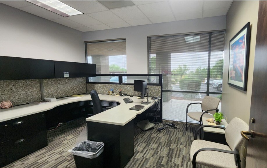 More Photos Of 3430 E Sunrise Dr, Tucson Coworking Space