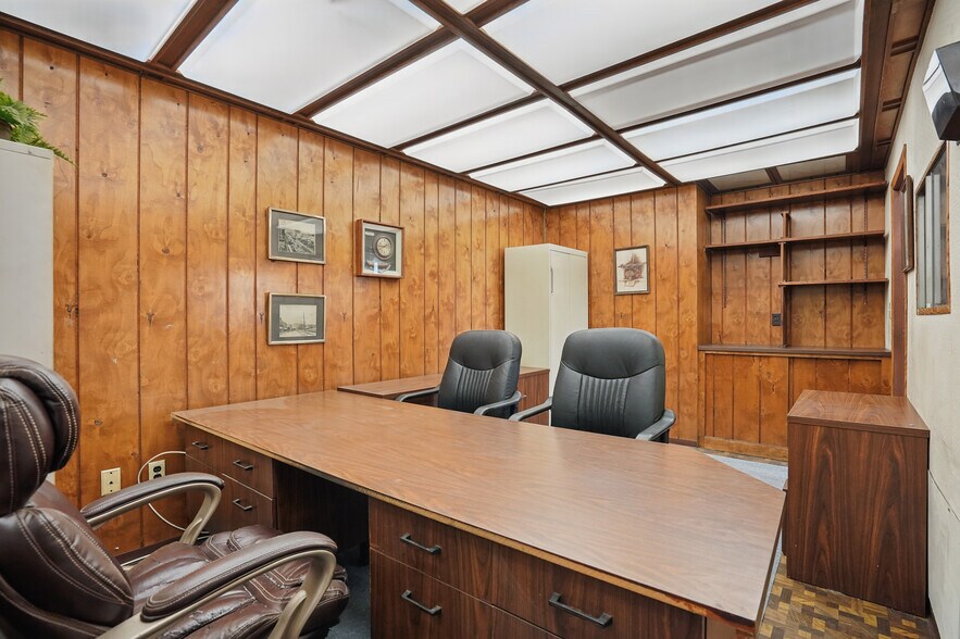 More Photos Of 3632 Foothill Blvd, La Crescenta Manufacturing For Sale