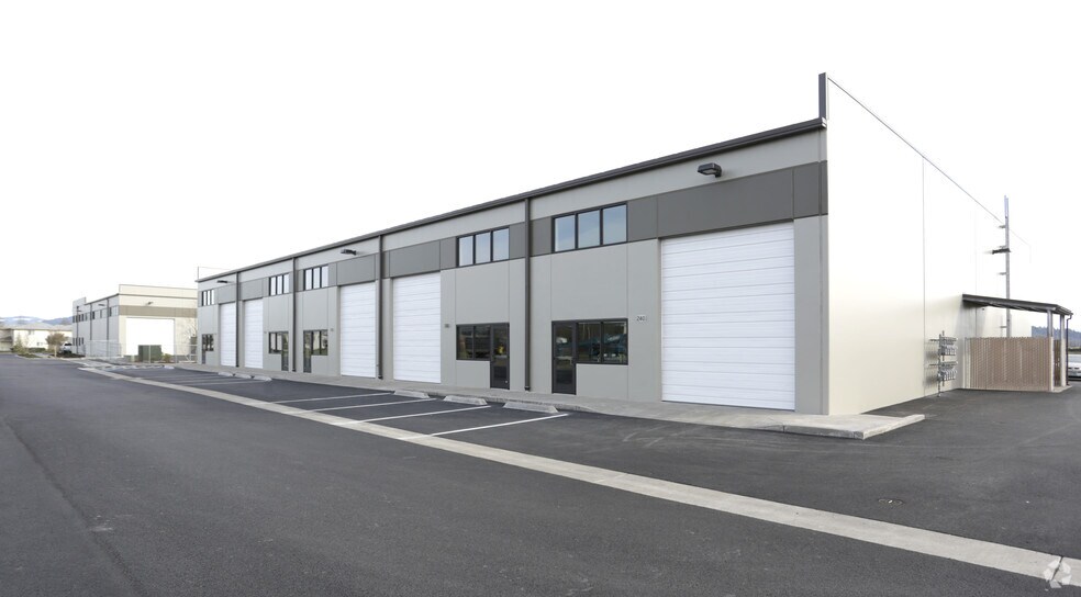 More Photos Of 630 30th St, Springfield Warehouse For Lease