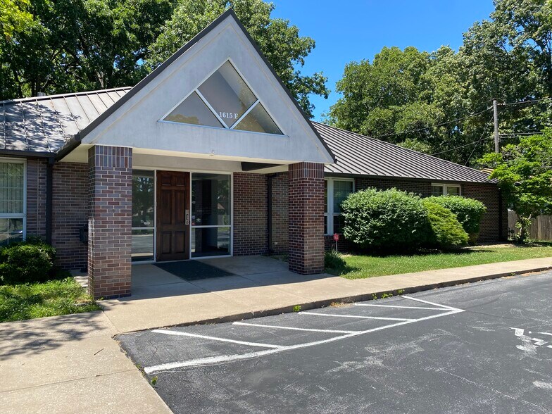 More Photos Of 1615 S Ingram Mill Rd, Springfield Office For Lease