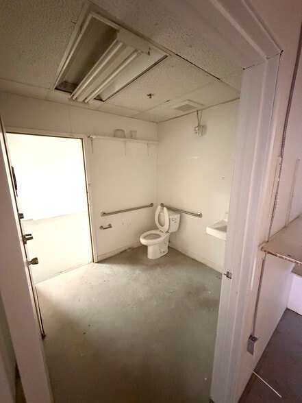 More Photos Of 910-922 Santee St, Los Angeles Storefront Retail Office For Lease